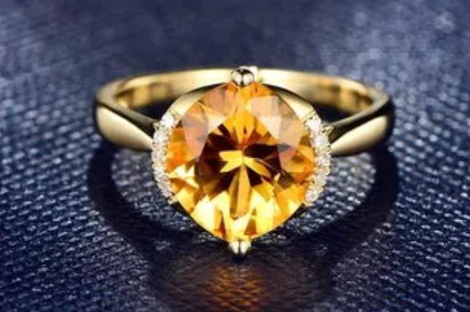 如何买到性价比高的黄水晶，怎么选购黄水晶？