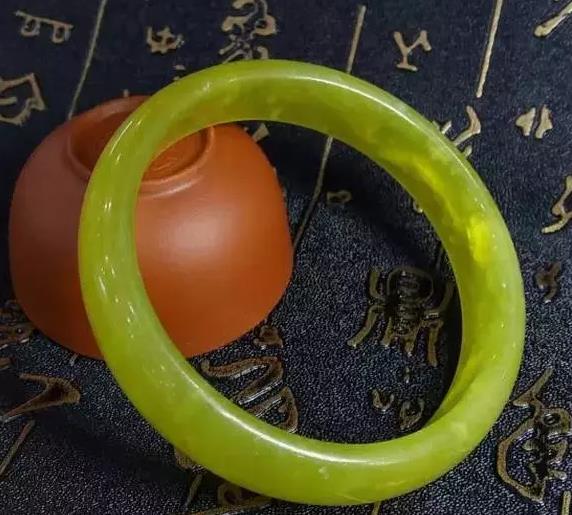 翡翠佩戴的功效与作用有哪些？
